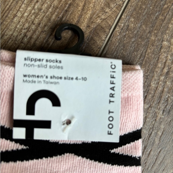 Foot Traffic Ballerina Slipper Socks Non-Slid Soles Pink/Black Women's Size 4-10 - Picture 2 of 3